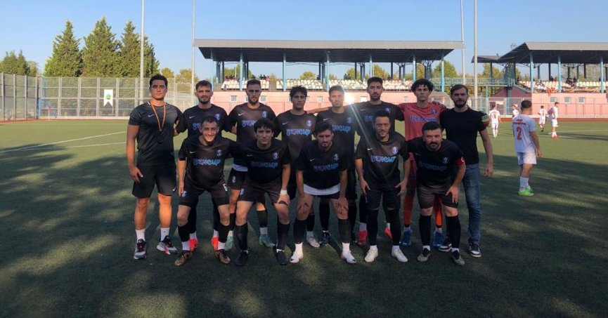 İzmit FK zoru başardı