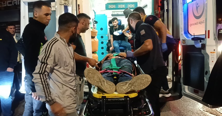 Motosikletle hafif ticari araç çarpıştı: 2 yaralı