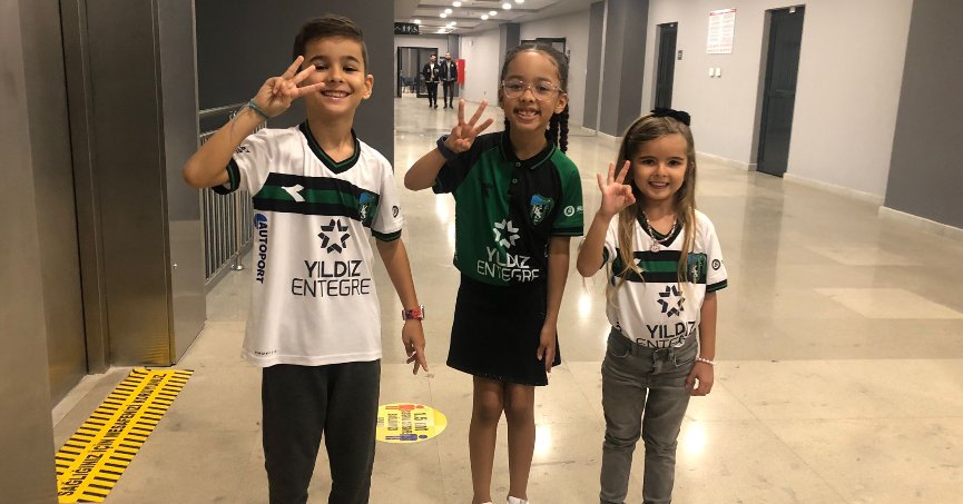 Minik Candeias ve Tanque’nin galibiyet sevinci 