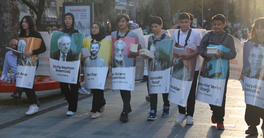 Kocaelilileri kitap ile kitap fuarına davet ettiler