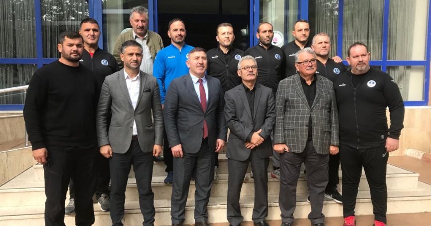 Kaymakam Çelikkaya güreşçileri ağırladı 
