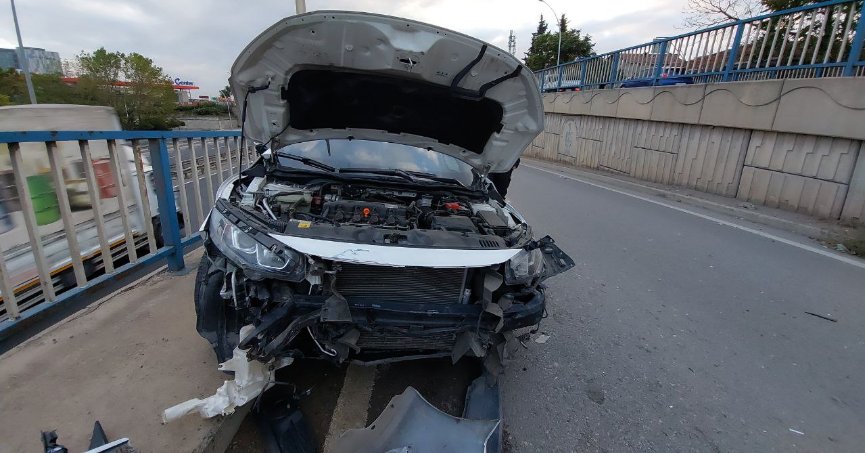 Otomobil tırla çarpıştı: 1 yaralı