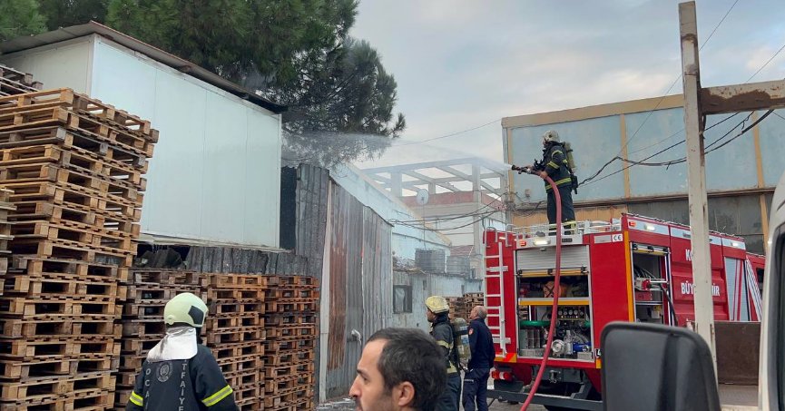 Palet imalathanesinde çıkan yangın söndürüldü