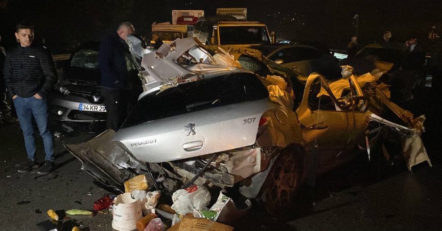 26 araç kazaya karıştı, 13 kişi yaralandı