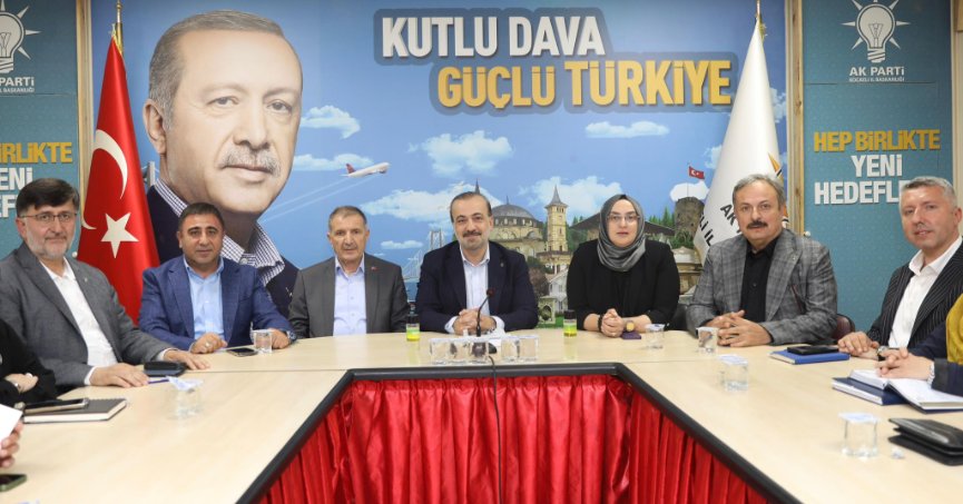 AK Parti’de MKYK üyeleriyle toplantı