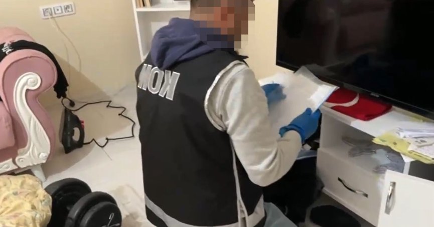 Yabancı uyruklulara sahte geçici ikamet çıkaran 13 şahıs yakalandı