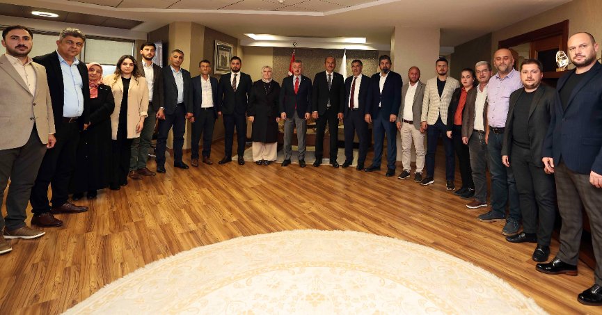 ‘Milletimize hizmetkarlık en büyük şeref payesidir’