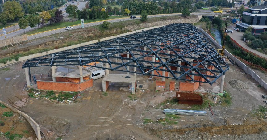 Gölcük terminalinde çatı imalatı sürüyor