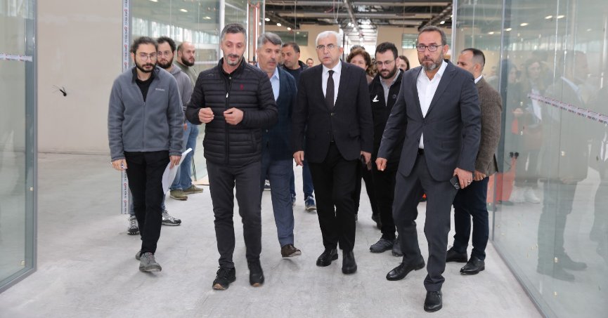 Gündoğdu, restorasyonu süren merkezi inceledi