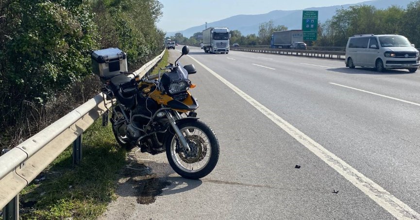 TEM’de sürücü ve yolcu yola savruldu