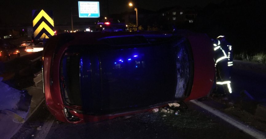 Otomobil bariyere çarpıp devrildi: 1 yaralı