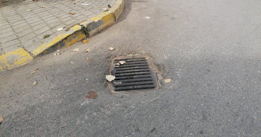 Çukurda kalan mazgala düzenleme gerekiyor