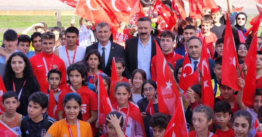 Gölcük’te öğrenciler 100. Yıl coşkusu için koştu