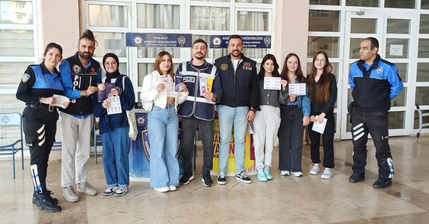 Polisten uyuşturucuya karşı bilinçlendirme çalışmaları