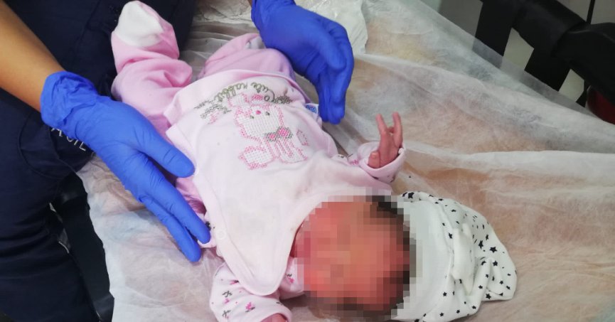 Bebeği su kanalına bırakan annesiymiş