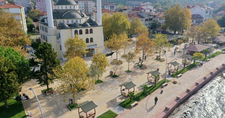 Ulaşlı Camii’ne estetik meydan