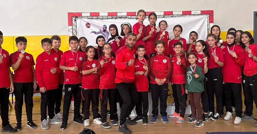 Körfezli karateciler madalya bırakmadı 