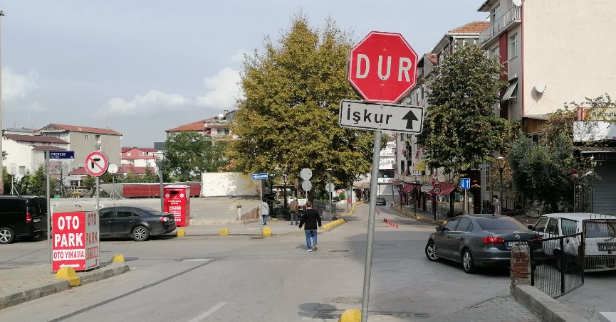 Eğilen direk düzeltilmeli   