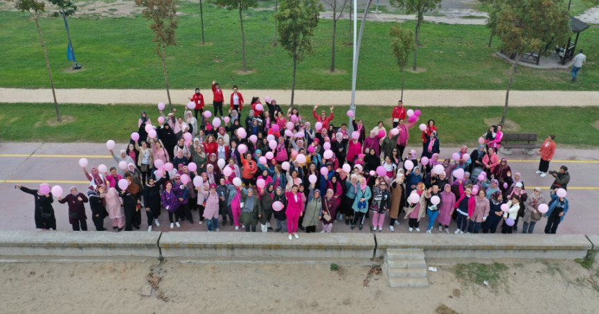 Pembe balonlarla farkındalık yürüyüşü