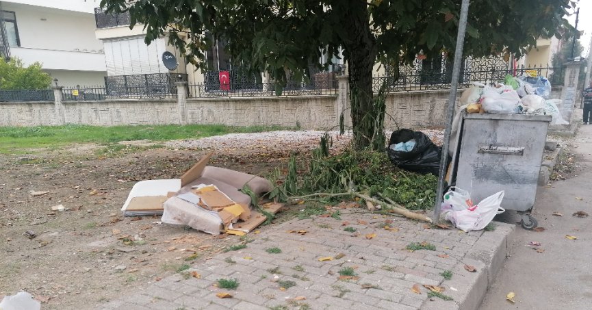 Evsel atıklar dikkat çekti