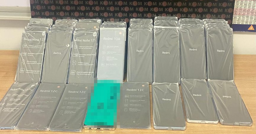 Durdurulan araçtan kaçak telefonlar ele geçirildi