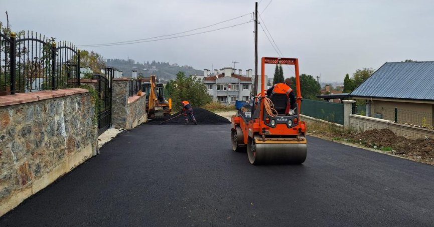 Gölcük’te yolların konforu arttırılıyor