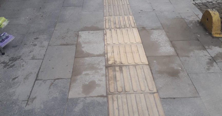 Albay Burak Caddesi’nde kaldırım düzenlemesi