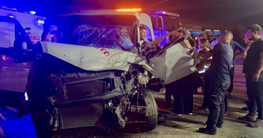 3 aracın karıştığı kazada 2 kişi yaralandı