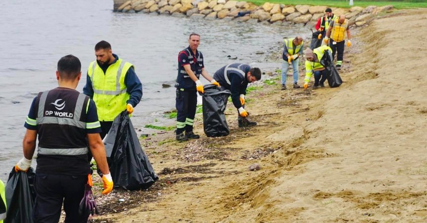 Sahilden 150 kilo atık toplandı