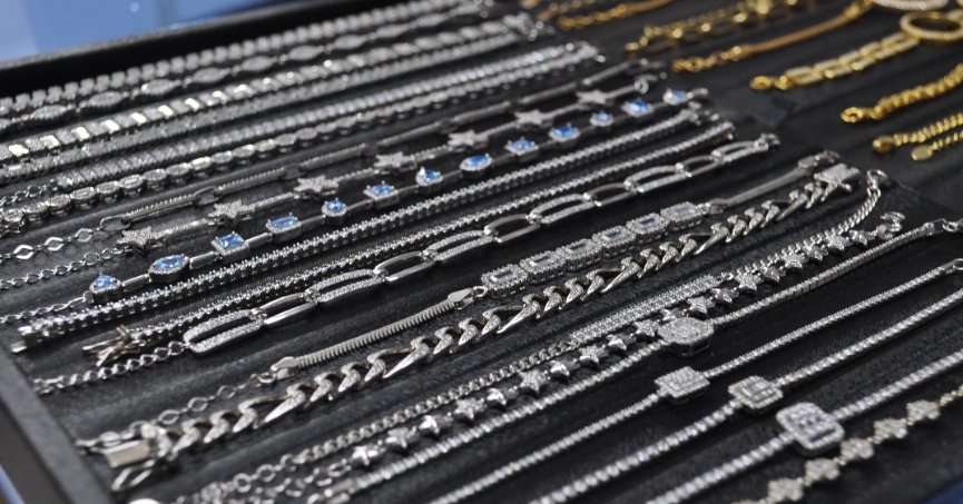 Gümüş piyasasında savaş yüzünden satışlar azaldı