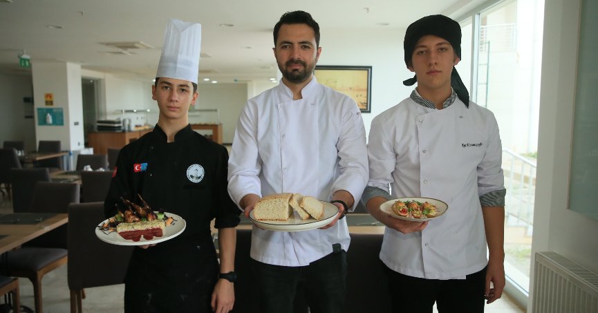 Lise öğrencileri, uluslararası yarışmada birincilik kazandı