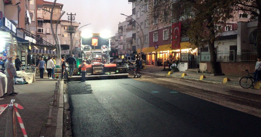 Gölcük’te asfalt çalışmaları sürüyor