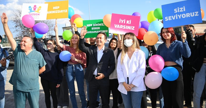 Lösemili çocuklara sürpriz ziyaret