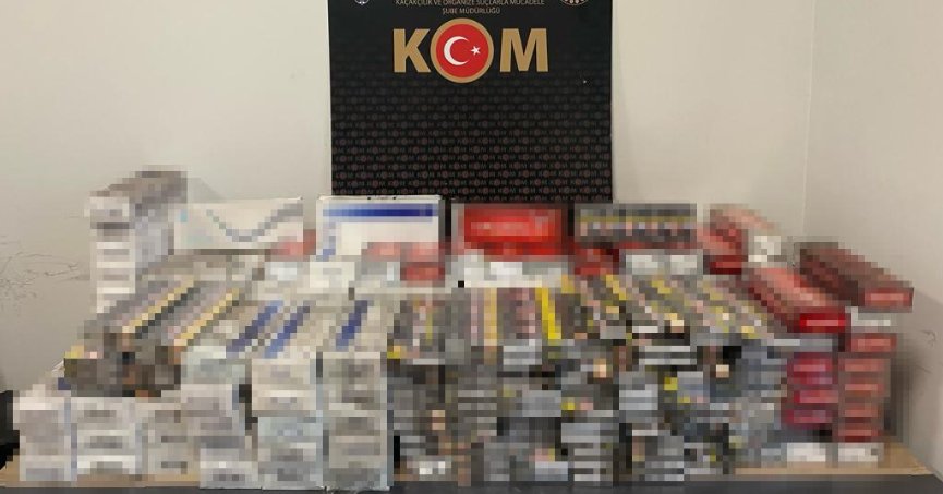 Otobüsteki kaçak sigara zulası hayrete düşürdü