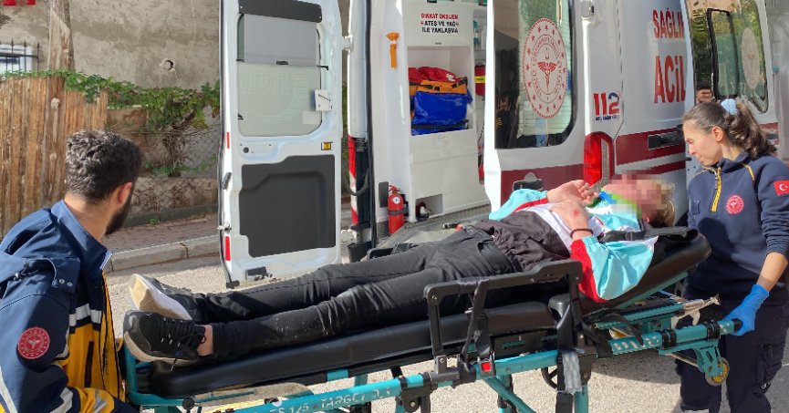 Elektrikli scooterdan düşen 2 kişi yaralandı