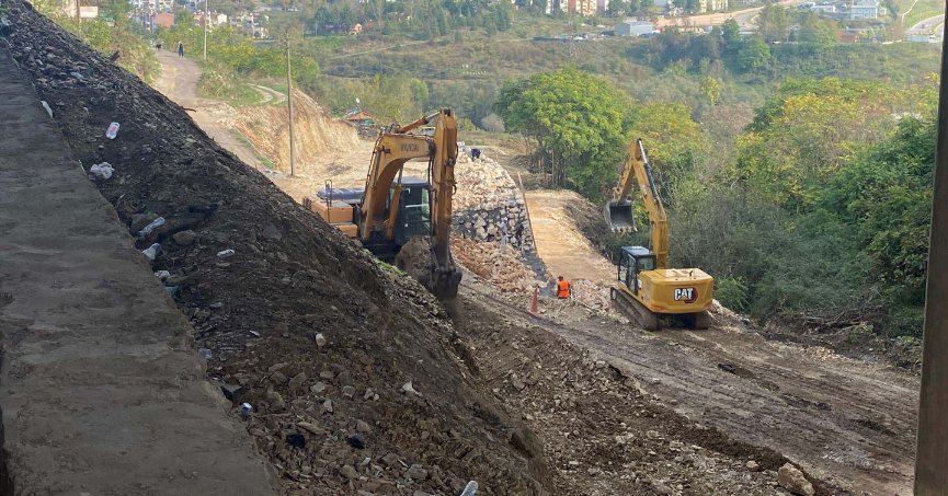 Trafik yükü artan caddeye neşter