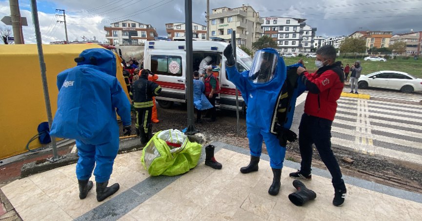 Kargo şubesindeki 12 kişide zehirlenme şüphesi