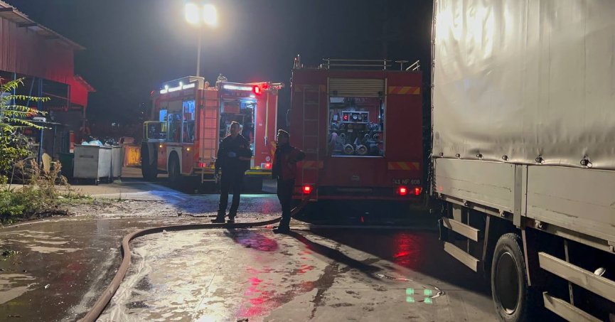 Galvaniz fabrikasında çıkan yangın söndürüldü