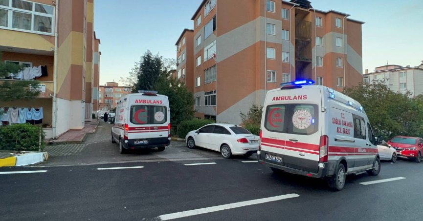 Karısını öldürdü, oğlunu ağır yaraladı