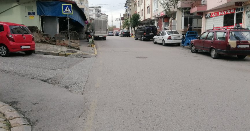 Ters yönden araç gelişi, trafiği olumsuz etkiliyor