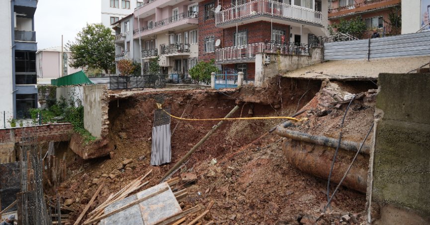 İstinat duvarı çöktü: 4 bina mühürlendi
