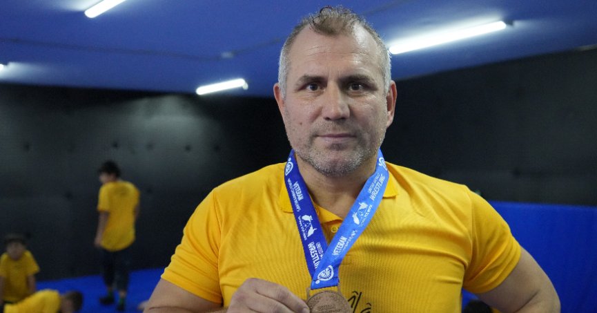 Nazmi Kahveciler başarıya doymuyor 