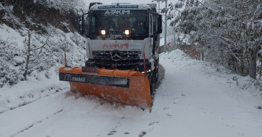 Büyükşehir A Takımı ekiplerinin kar mesaisi