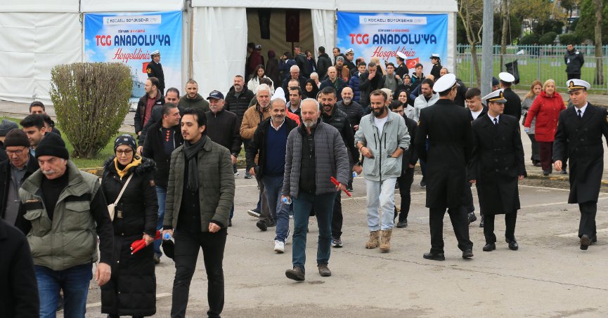 TCG Anadolu’ya ziyaretçi akını
