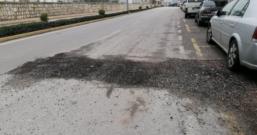 Bozulan yola bakım gerekli