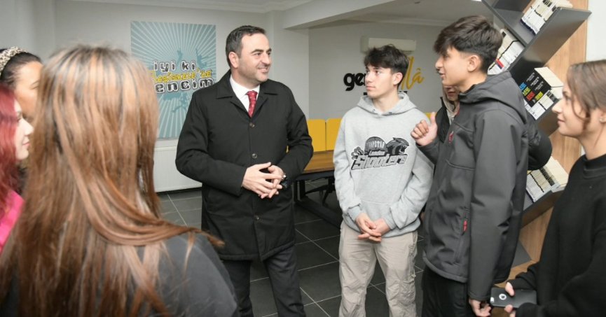 Özlü, mahalle ziyaretinde vatandaşlarla buluştu