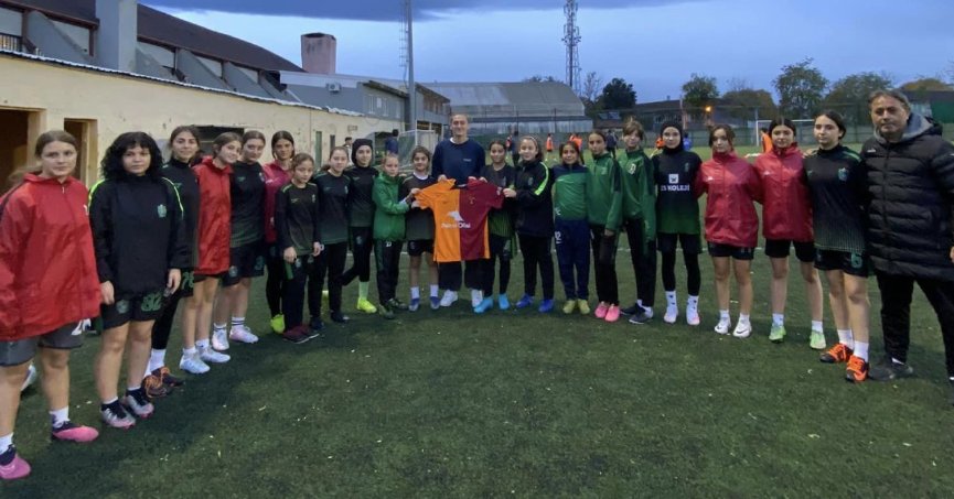 Sare Öztürk’ten  FK’ya ziyaret 