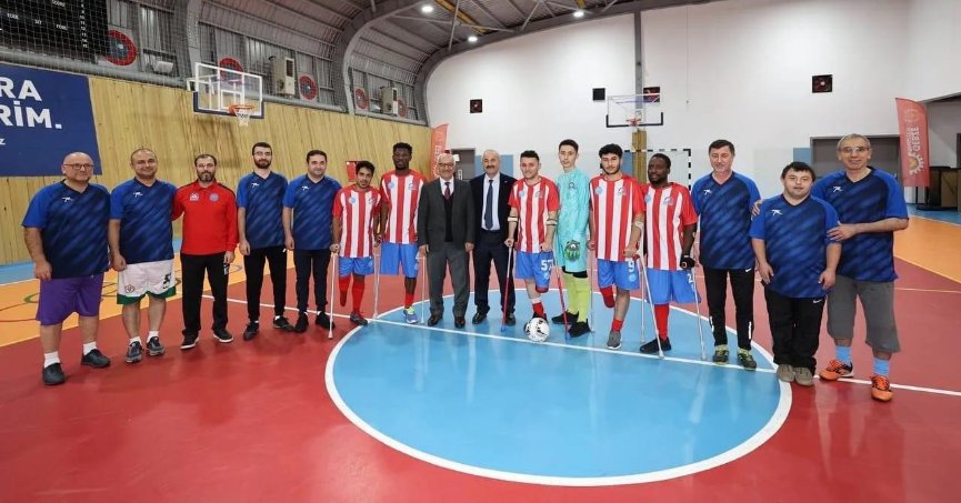 Dostluk maçını Ampute FK kazandı 