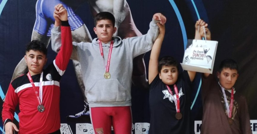 Güreşçiler başarılı oldu