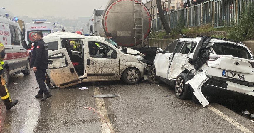 Kayganlaşan yolda feci kaza: 3 yaralı